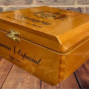 Cigar Box AF Hemingway Signature Reserve Handmade Wood Felt Lined with Clasp